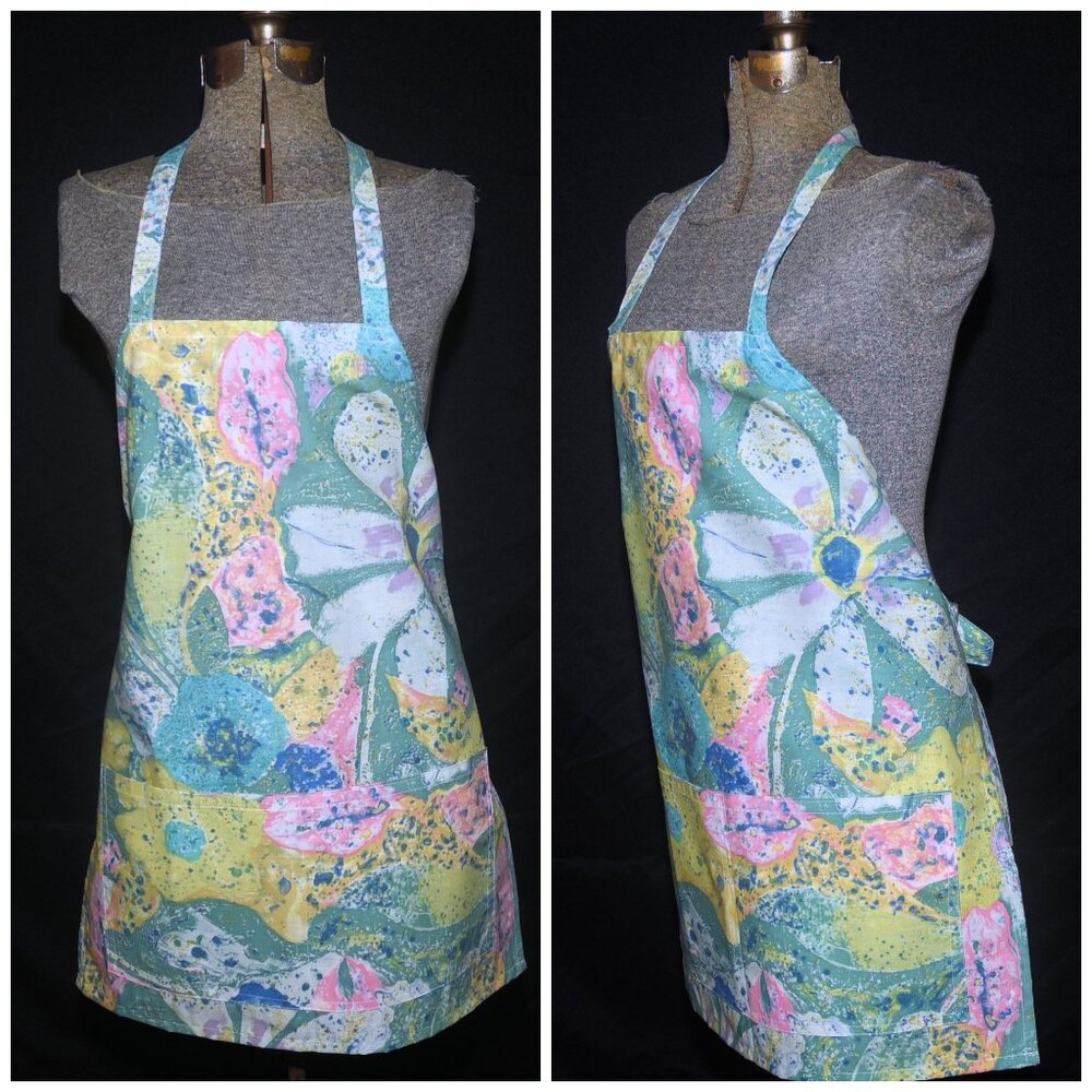 VTG 70's Faux Batik Floral Print Full Bib Apron Heavy Cotton 2 Large Pockets